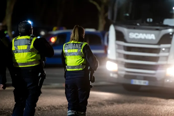 francuska kontrola celna samochód