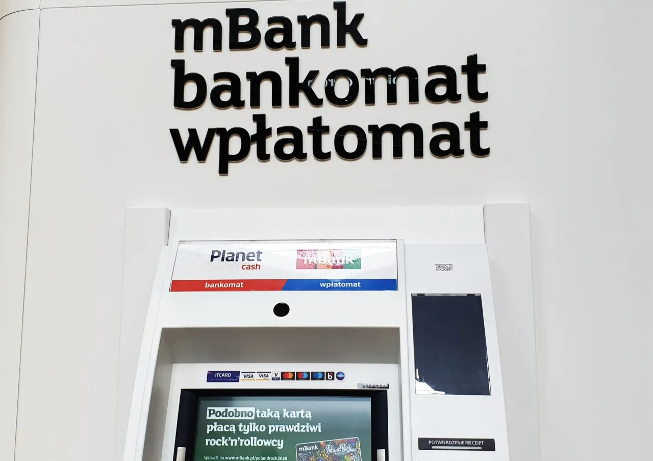 Bankomat mBank z funkcją wpłatomatu. Sprawdź, ile mozna wplacic we wplatomacie mbank, by zasilić konto.