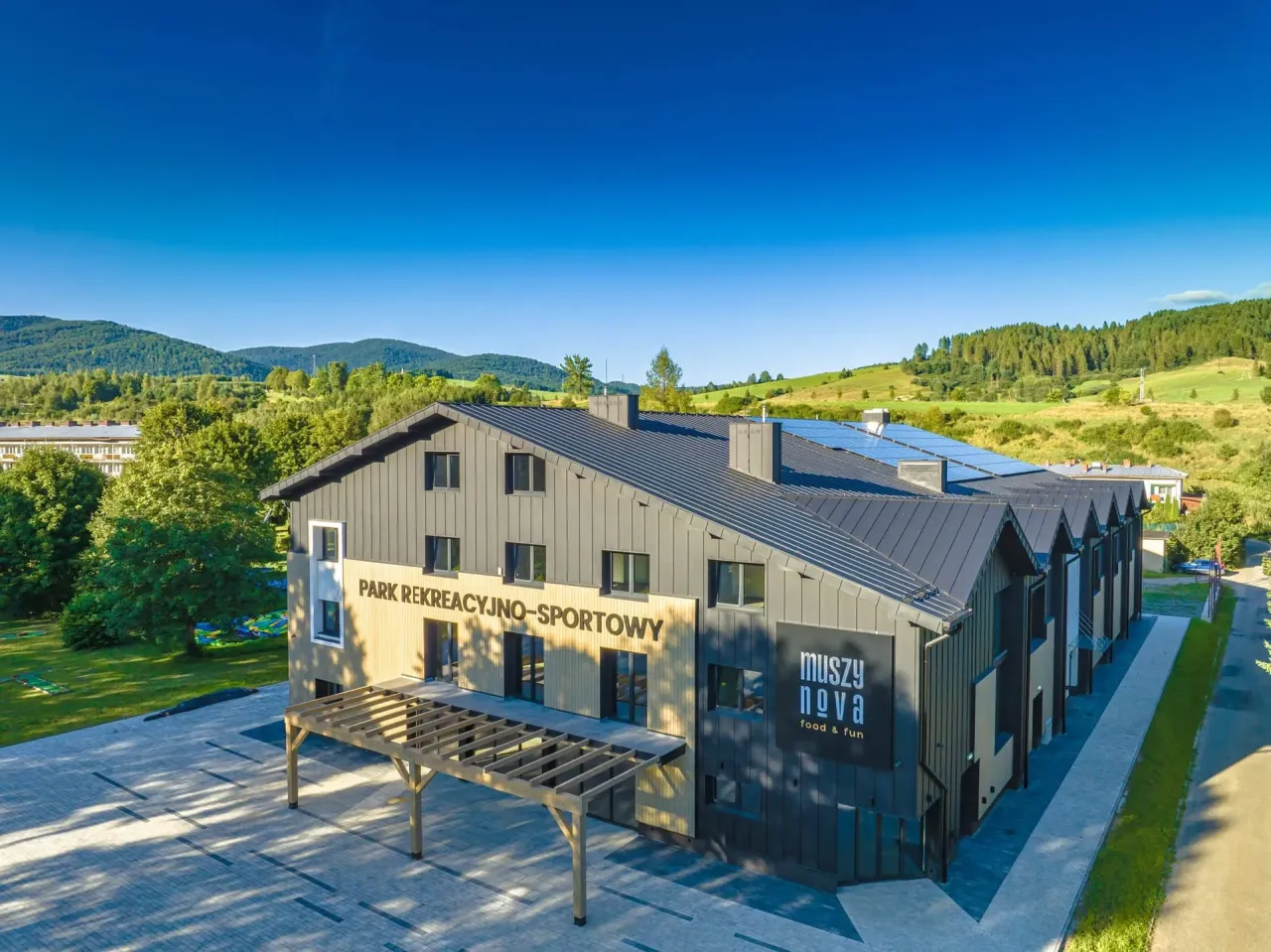 Elegancka restauracja Muszyna widok na góry