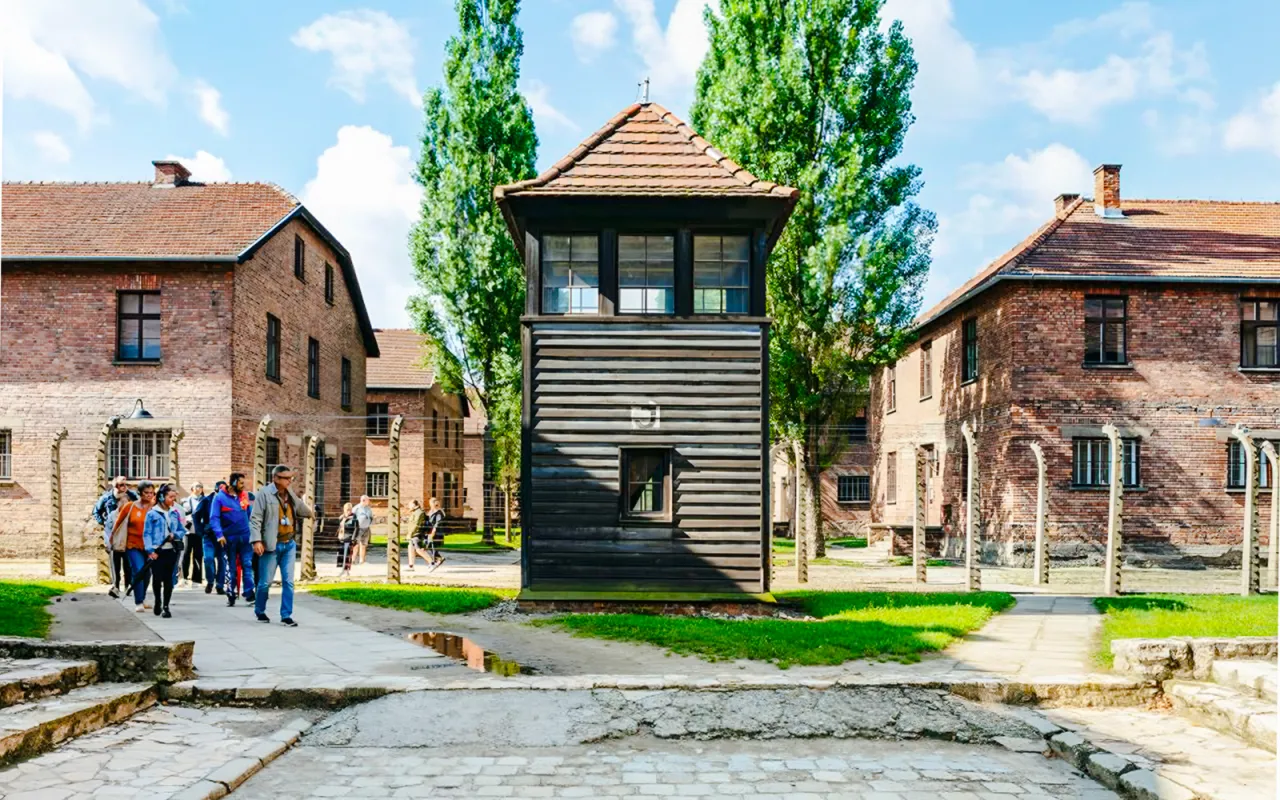 Zdjęcie Auschwitz kiedy otwarte - poznaj godziny zwiedzania muzeum