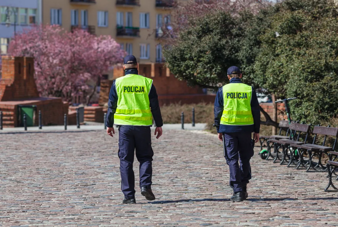 Zdjęcie Czy policja ma prawo przeszukać telefon? Poznaj swoje prawa