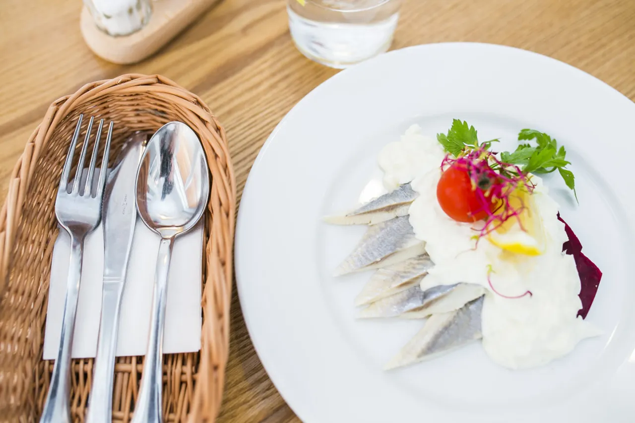 Zdjęcie Gdzie zjeść w Krynicy Morskiej? Najlepsze restauracje i opinie