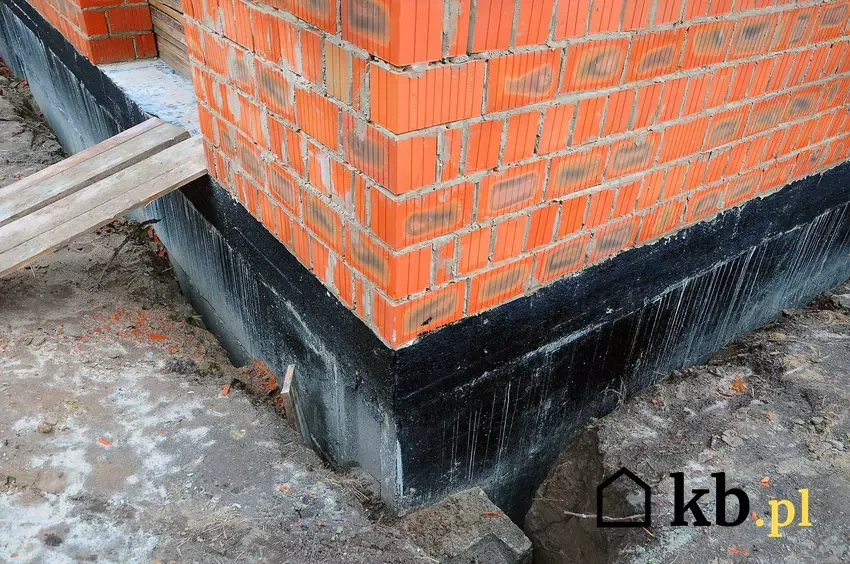 Zdjęcie Jaka papa na fundament - wybierz najlepszą dla trwałej hydroizolacji
