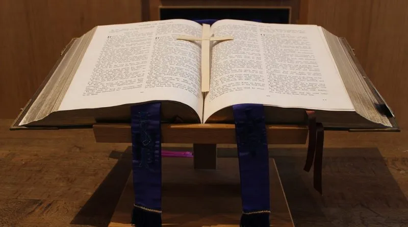 Zdjęcie Czy wróżenie to grzech? Co mówi Kościół i Biblia o wróżbiarstwie