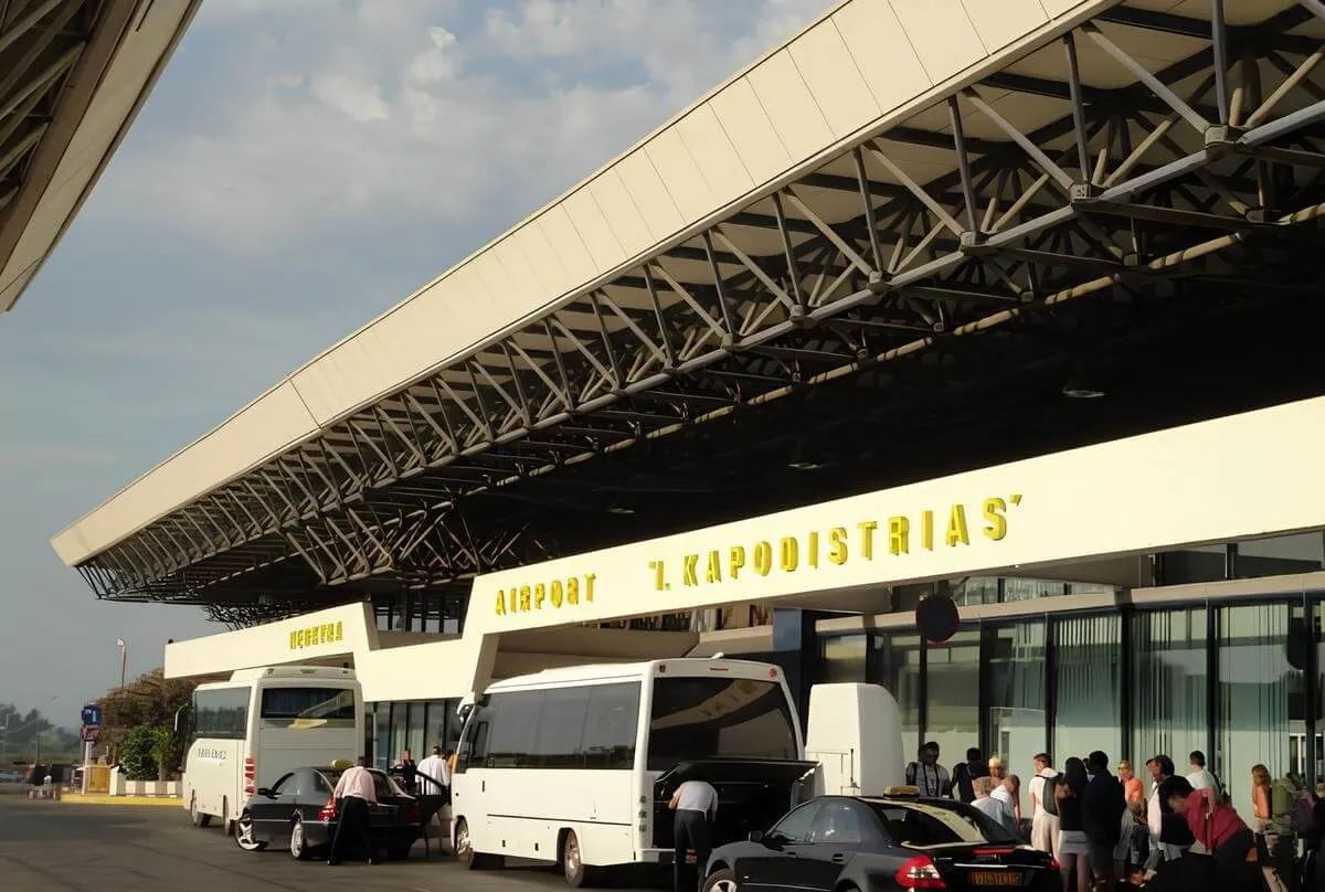 Zdjęcie Jak dojechać z lotniska w Korfu do centrum - tanie i wygodne opcje