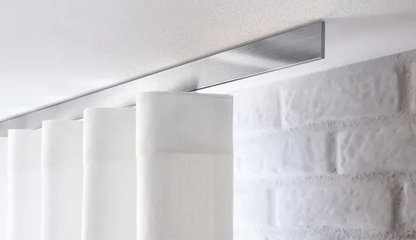 Zdjęcie Jaki karnisz na okno narożne? Odkryj najlepsze rozwiązania i porady