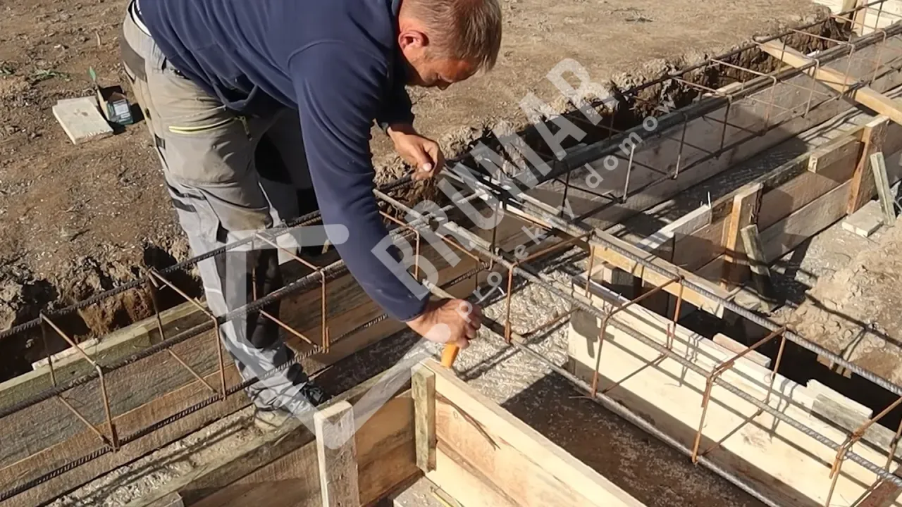 Zdjęcie Ile stali na fundament 100m2 – uniknij kosztownych błędów w budowie