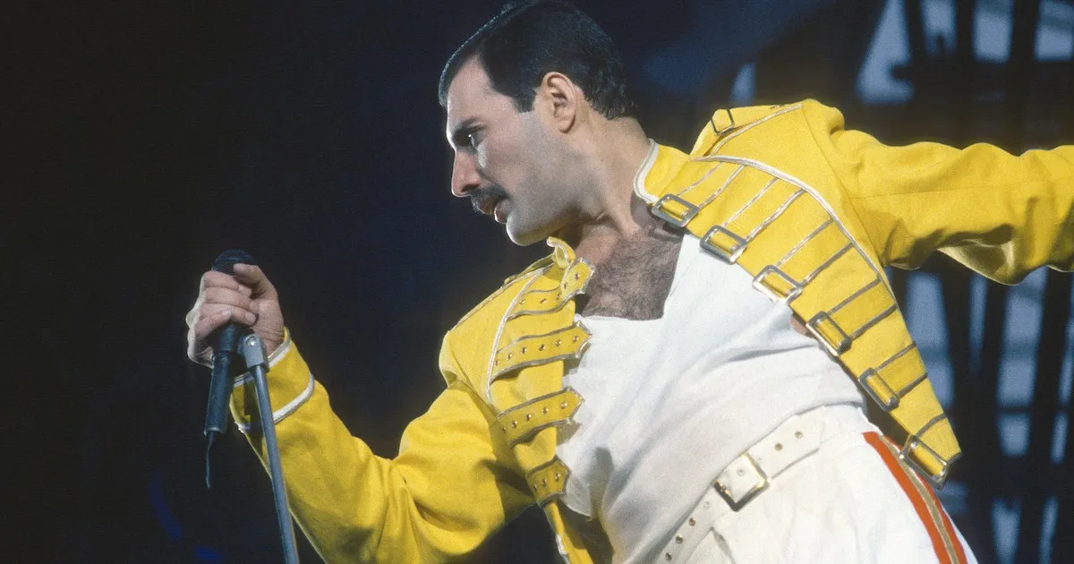 Zdjęcie W którym roku zmarł Freddie Mercury? Odkryj smutną prawdę o jego życiu