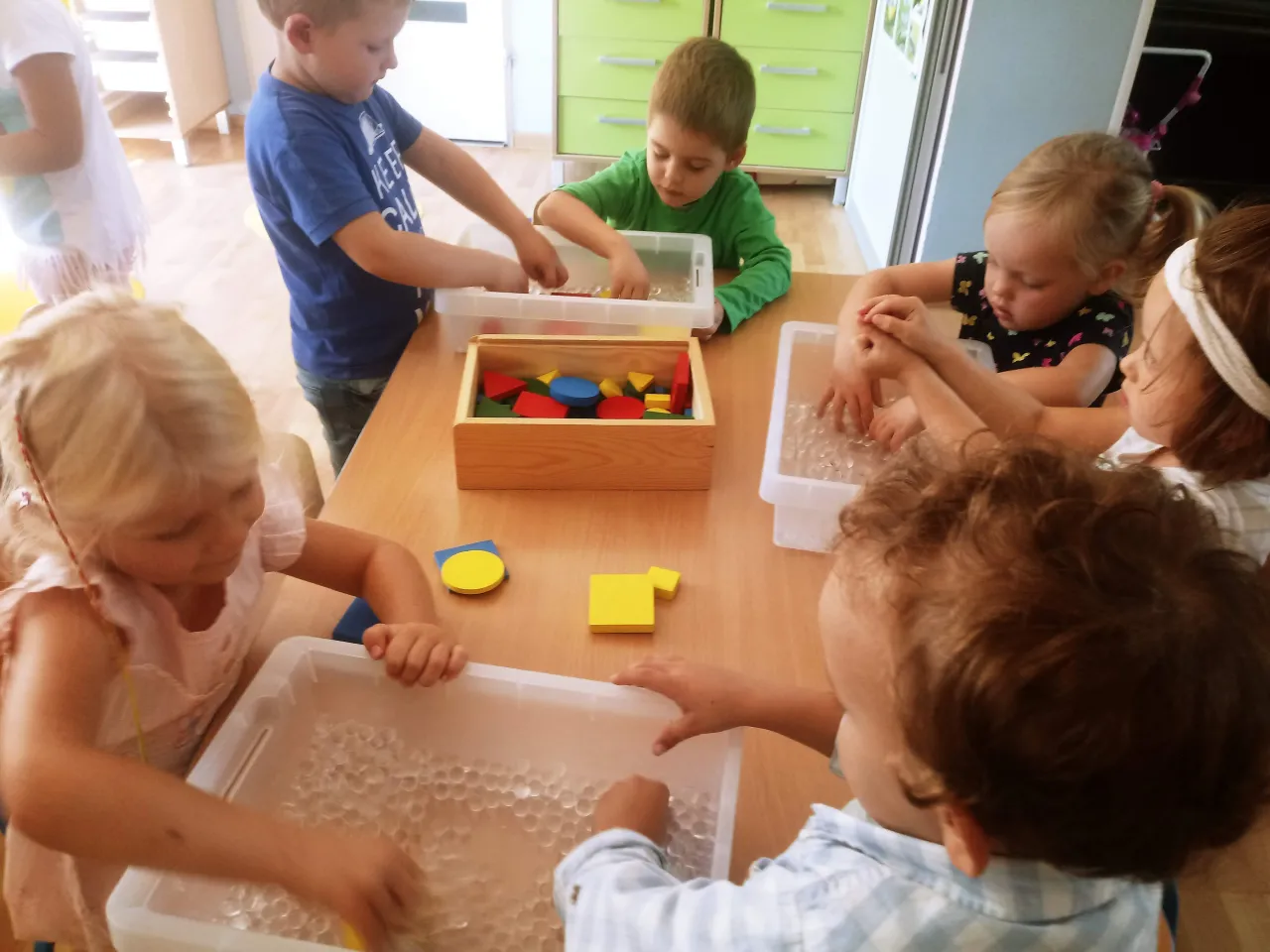 Zdjęcie Matematyka sensoryczna: Praktyczne zabawy i pomoce dla dzieci