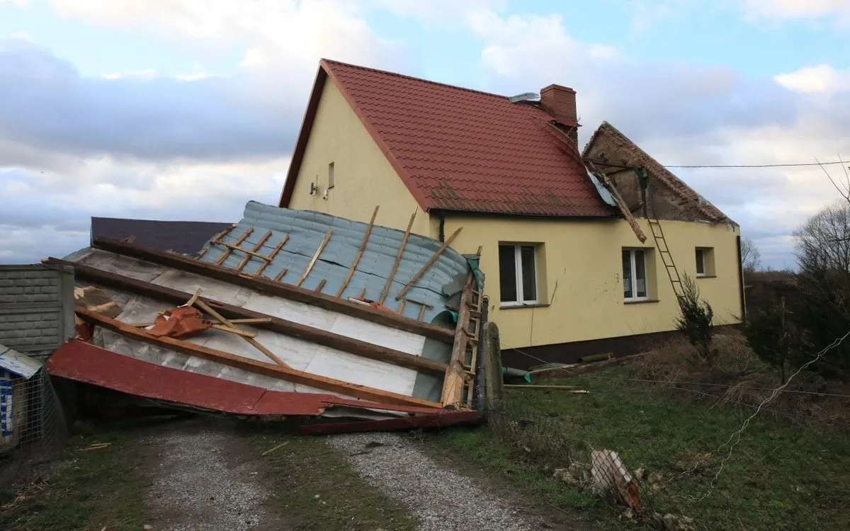 Zdjęcie Ile odszkodowania za zerwany dach? Sprawdź, co wpływa na kwotę