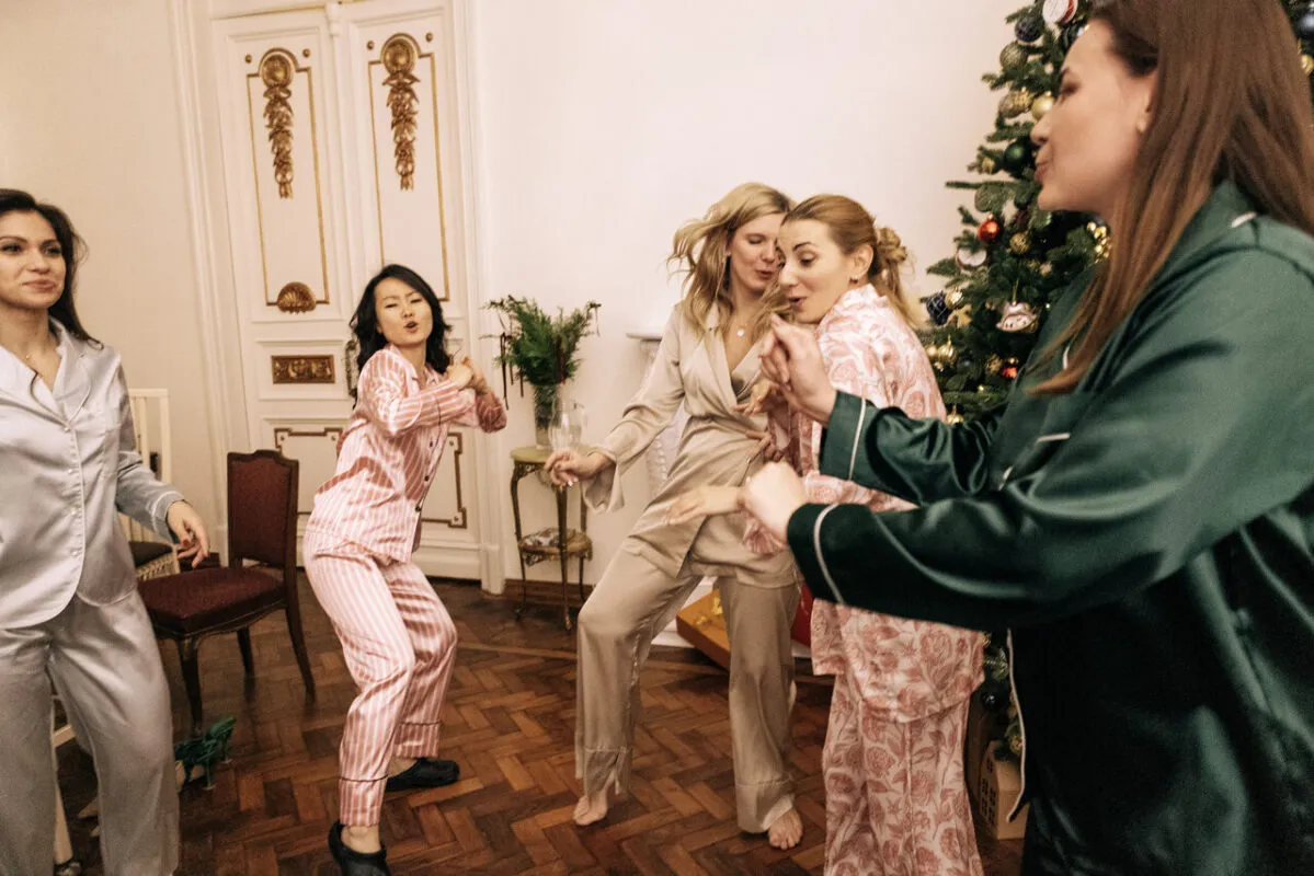 Zdjęcie Piżama Party: Stylowe i Wygodne Stylizacje na Niezapomnianą Noc