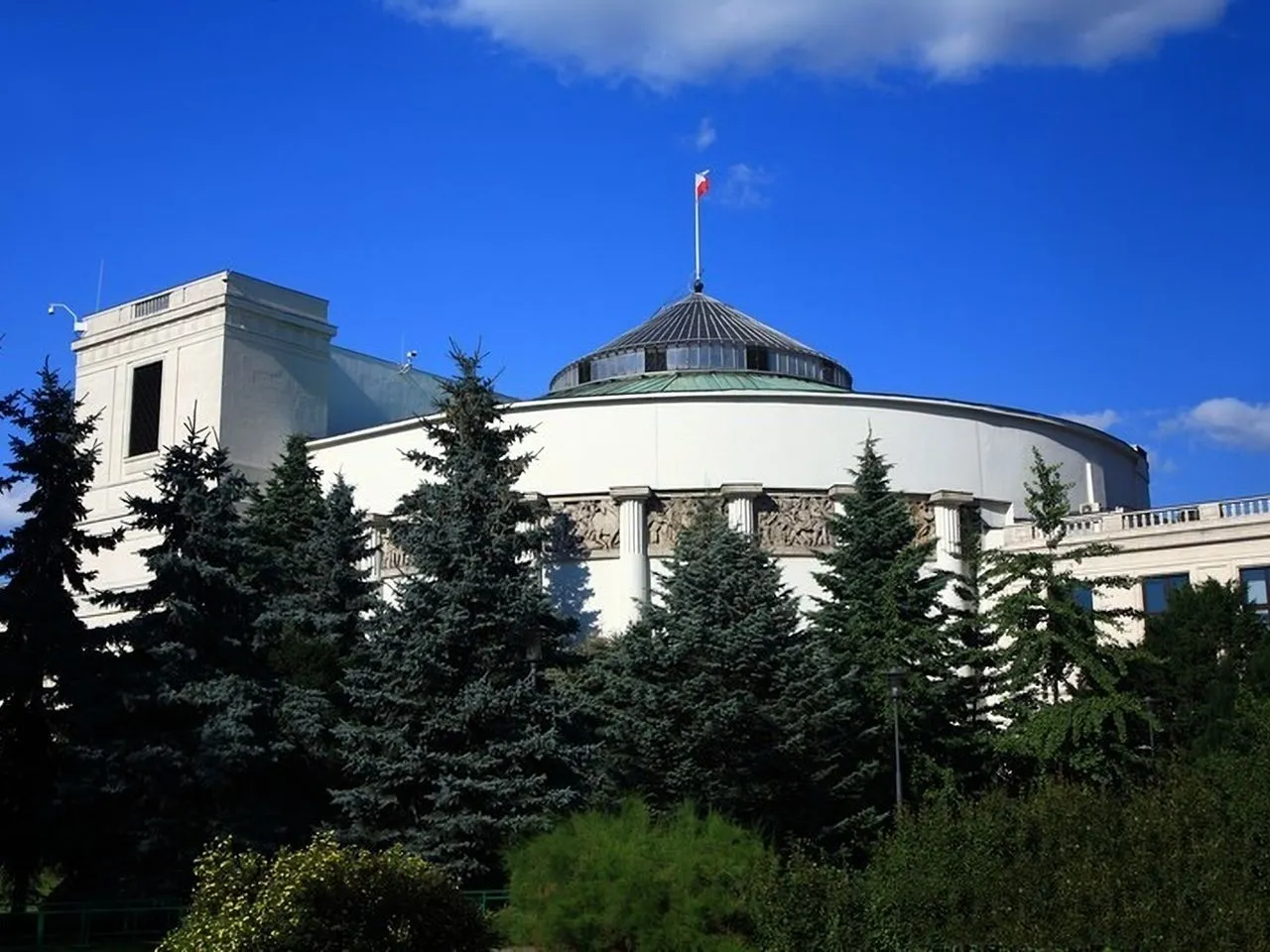 Zdjęcie Na jakiej ulicy jest sejm i senat? Odkryj ich lokalizację w Warszawie