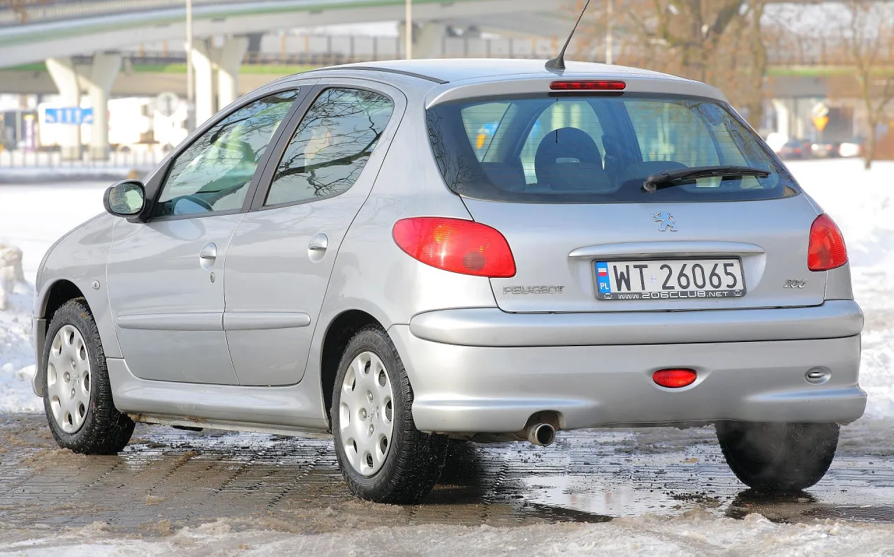 Zdjęcie Ile pali peugeot 206 1.4 benzyna? Sprawdź realne spalanie w praktyce