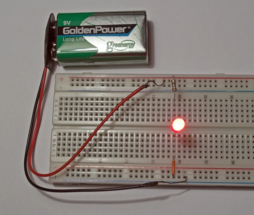 Zdjęcie Jak podłączyć rezystor do diody LED, aby uniknąć uszkodzenia?