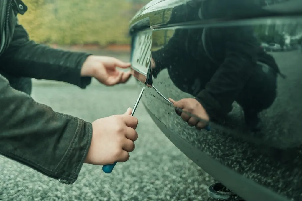 Zdjęcie Co grozi za kradzież tablic rejestracyjnych? Zobacz nowe kary