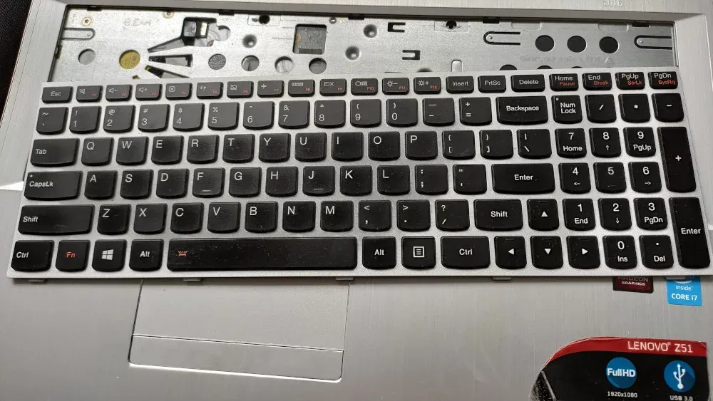 Zdjęcie Jak samodzielnie wymienić klawiaturę w laptopie - kompletny poradnik krok po kroku