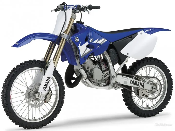 Zdjęcie Yamaha YZ125 ile ma koni? Zaskakujące osiągi motocykla klasy MX