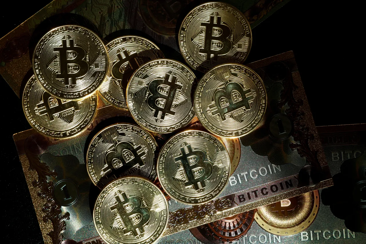 Zdjęcie Grayscale przenosi BTC warte 900 mln na Coinbase. Cena Bitcoina w dół?