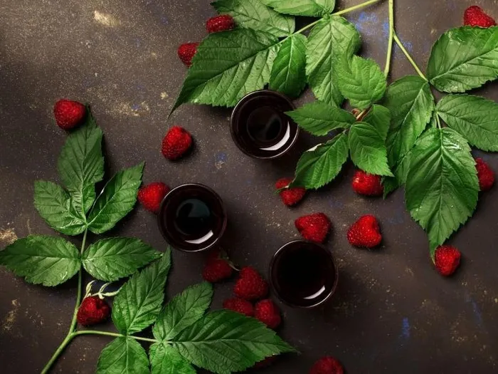 Zdjęcie Uzdrawiająca nalewka z malin! Odkryj sekretny przepis Twojej babci