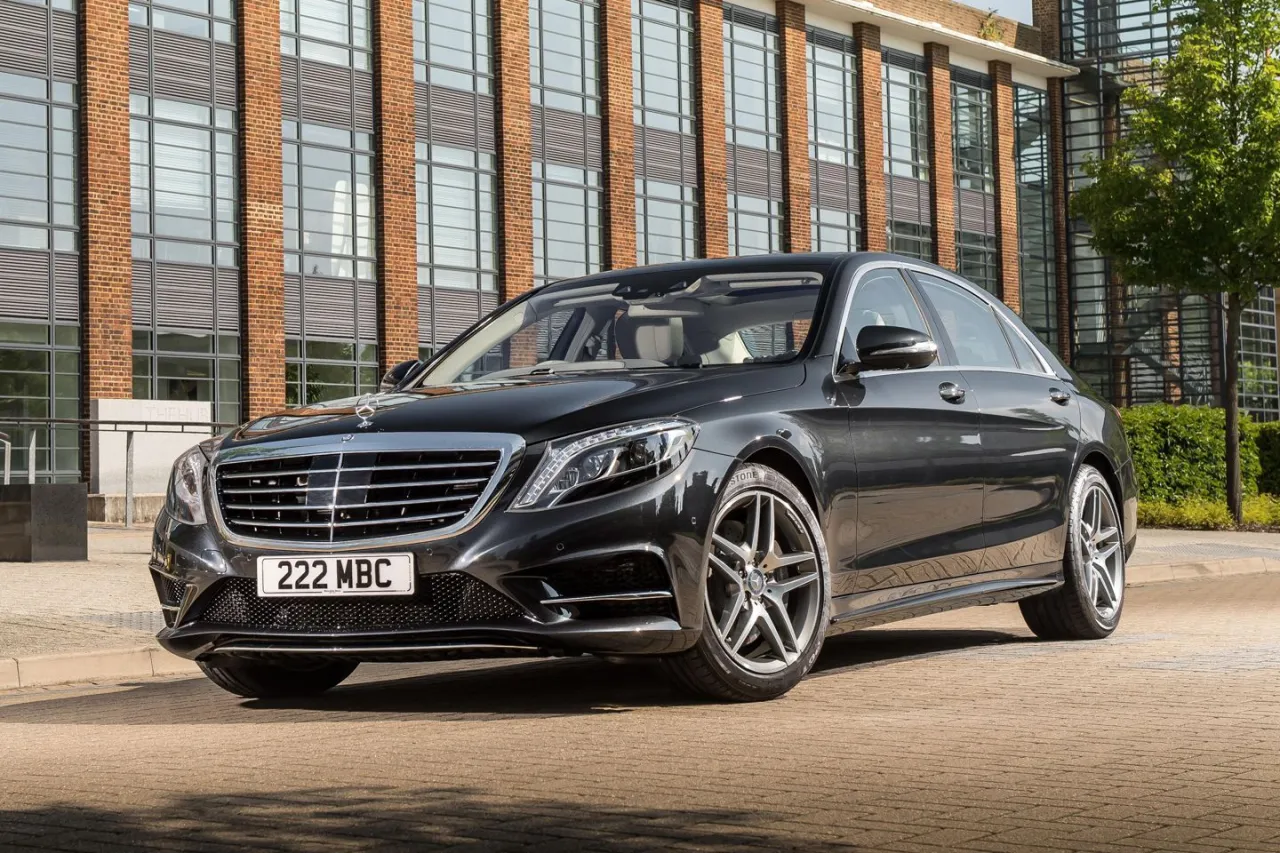 Zdjęcie Mercedes-Benz W222 Klasy S: Luksus, który zaskakuje osiągami i komfortem