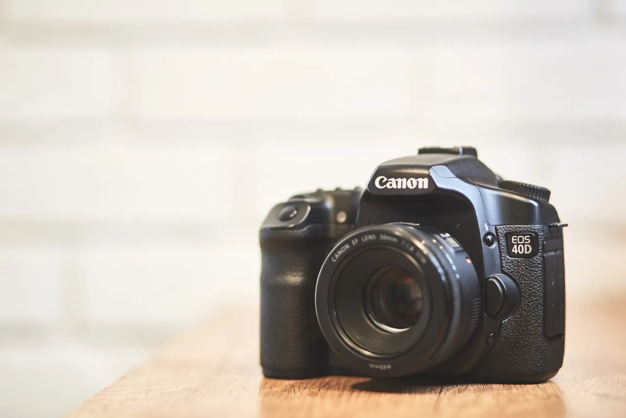 Zdjęcie Najlepsza lustrzanka Canon dla początkujących – wybierz mądrze i oszczędzaj