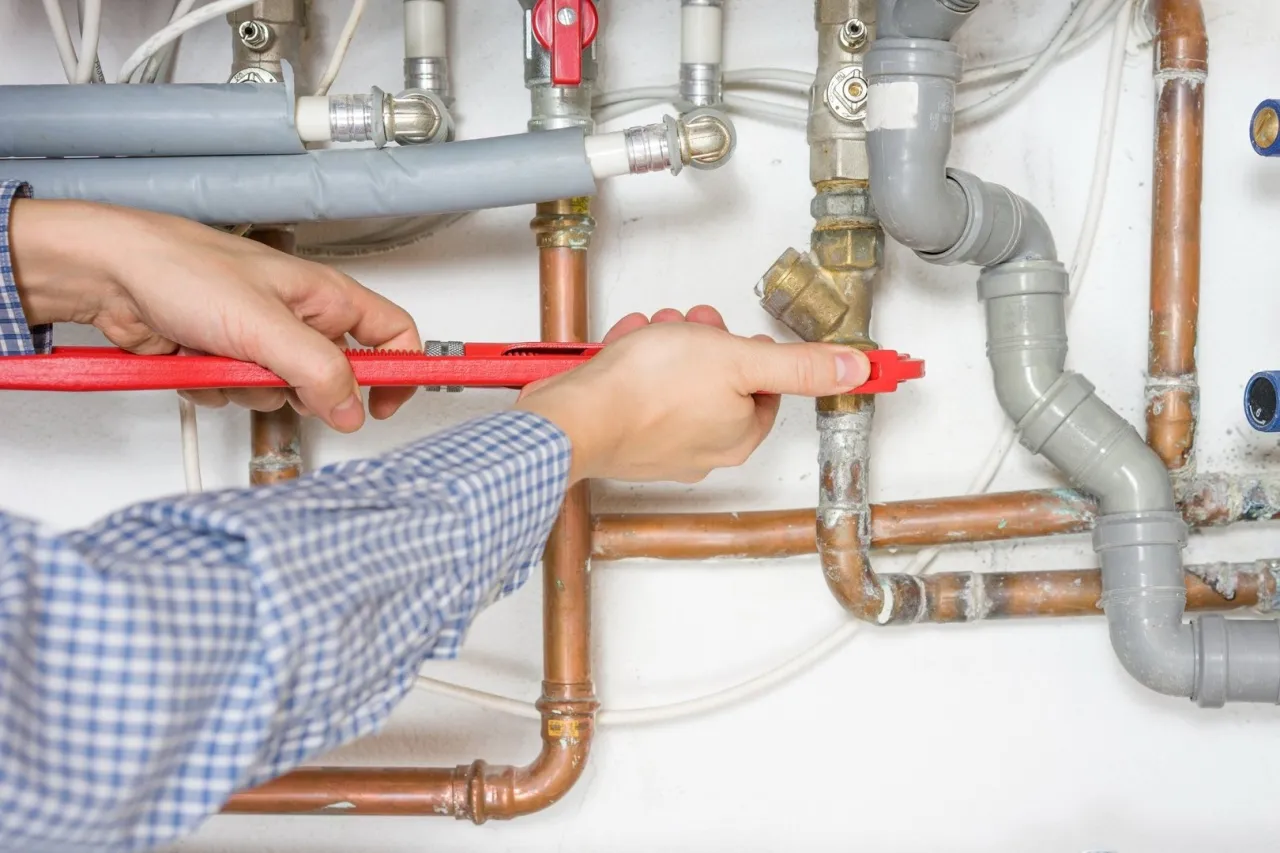Zdjęcie Ile kosztuje hydraulika łazienki? Poznaj ceny i ukryte koszty usług