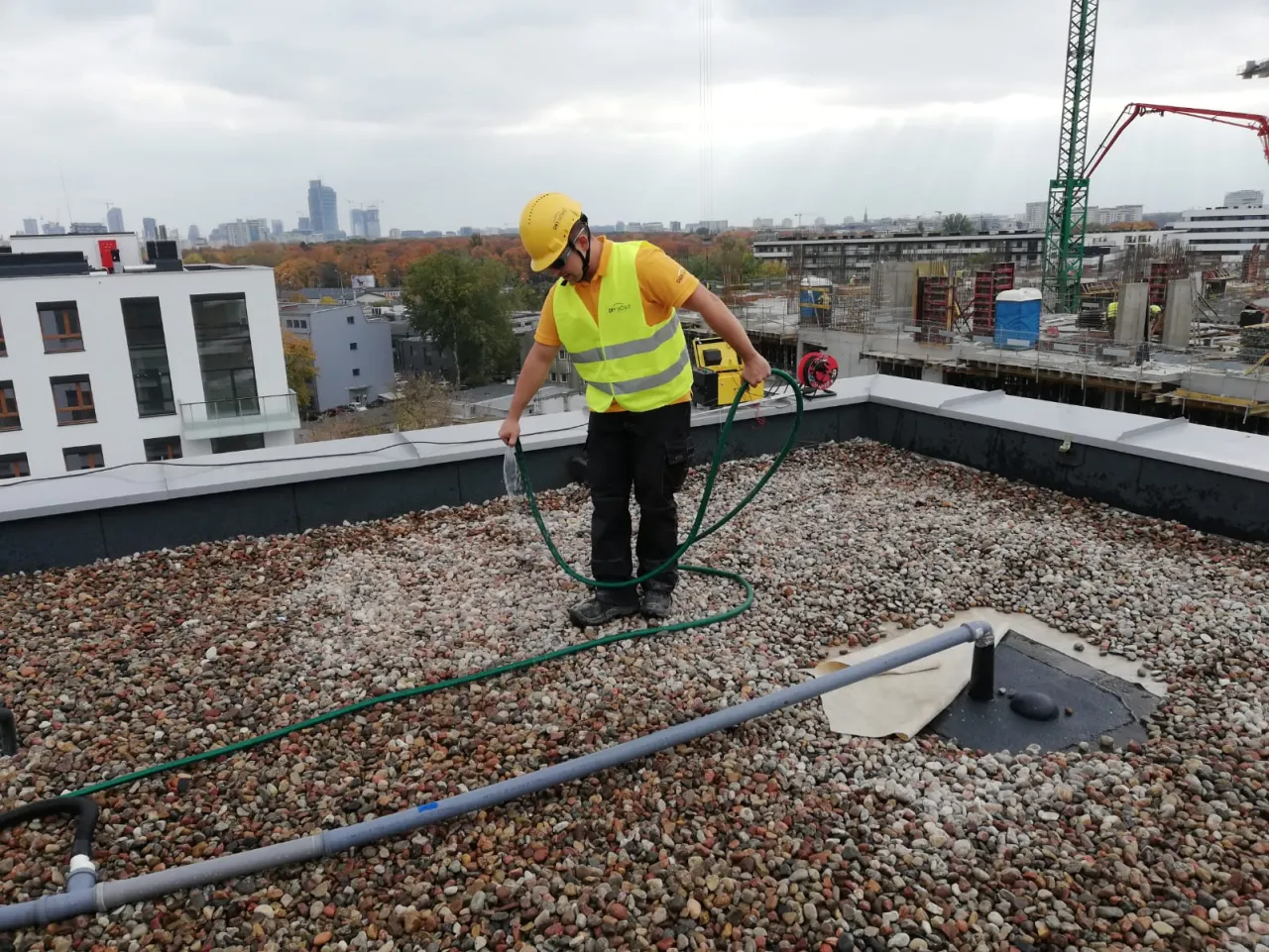 Zdjęcie Jak uszczelnić dach od środka, aby uniknąć wilgoci i problemów