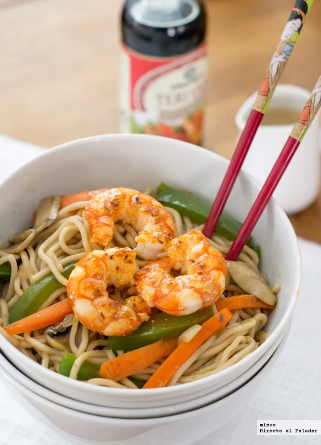 Zdjęcie Delicioso wok de verduras con gambas: receta fácil y saludable