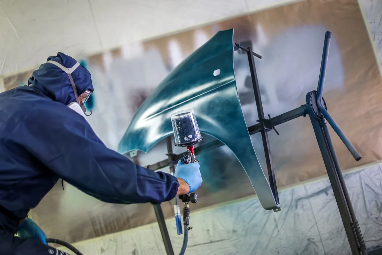 Zdjęcie Jakie ciśnienie do lakierowania samochodu, aby uniknąć błędów?