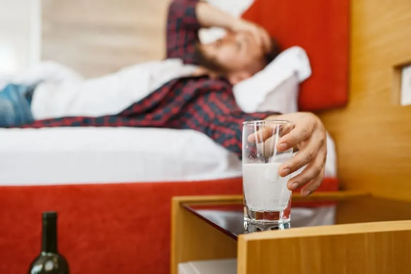 Zdjęcie Dlaczego po jednym piwie boli mnie głowa? Oto zaskakujące przyczyny