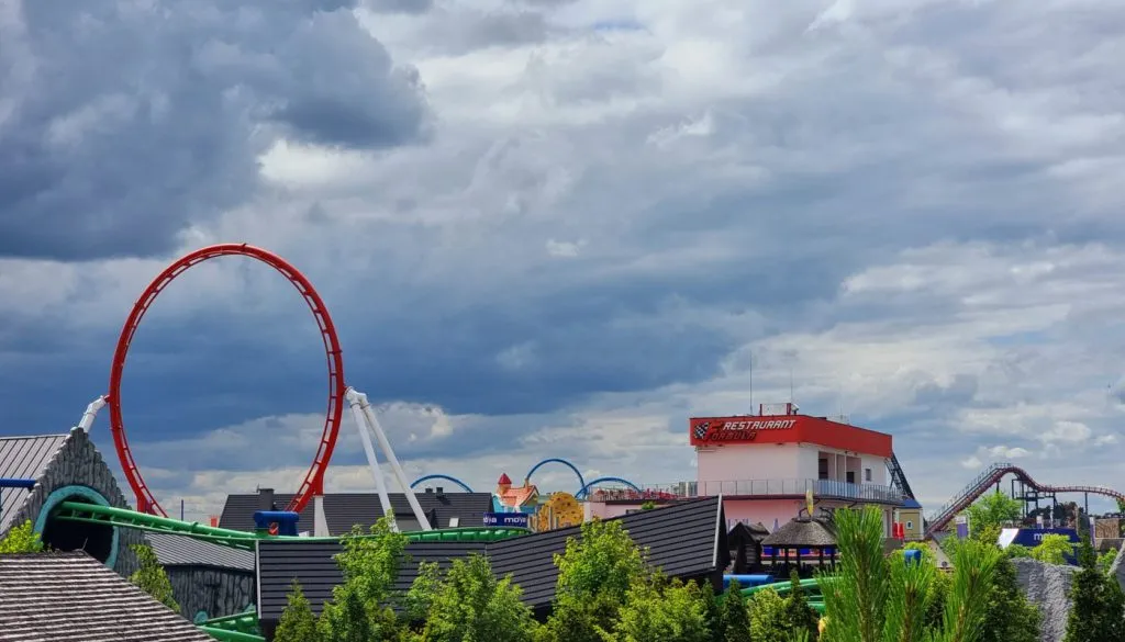 Zdjęcie Energylandia kiedy pada deszcz - co warto wiedzieć przed wizytą