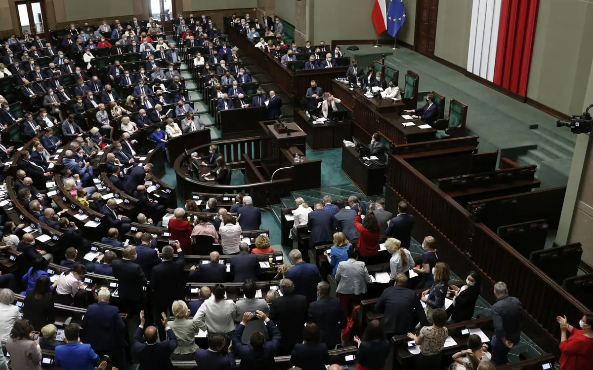 Zdjęcie Ile PiS ma mandatów w Sejmie? Zaskakujące wyniki wyborów!