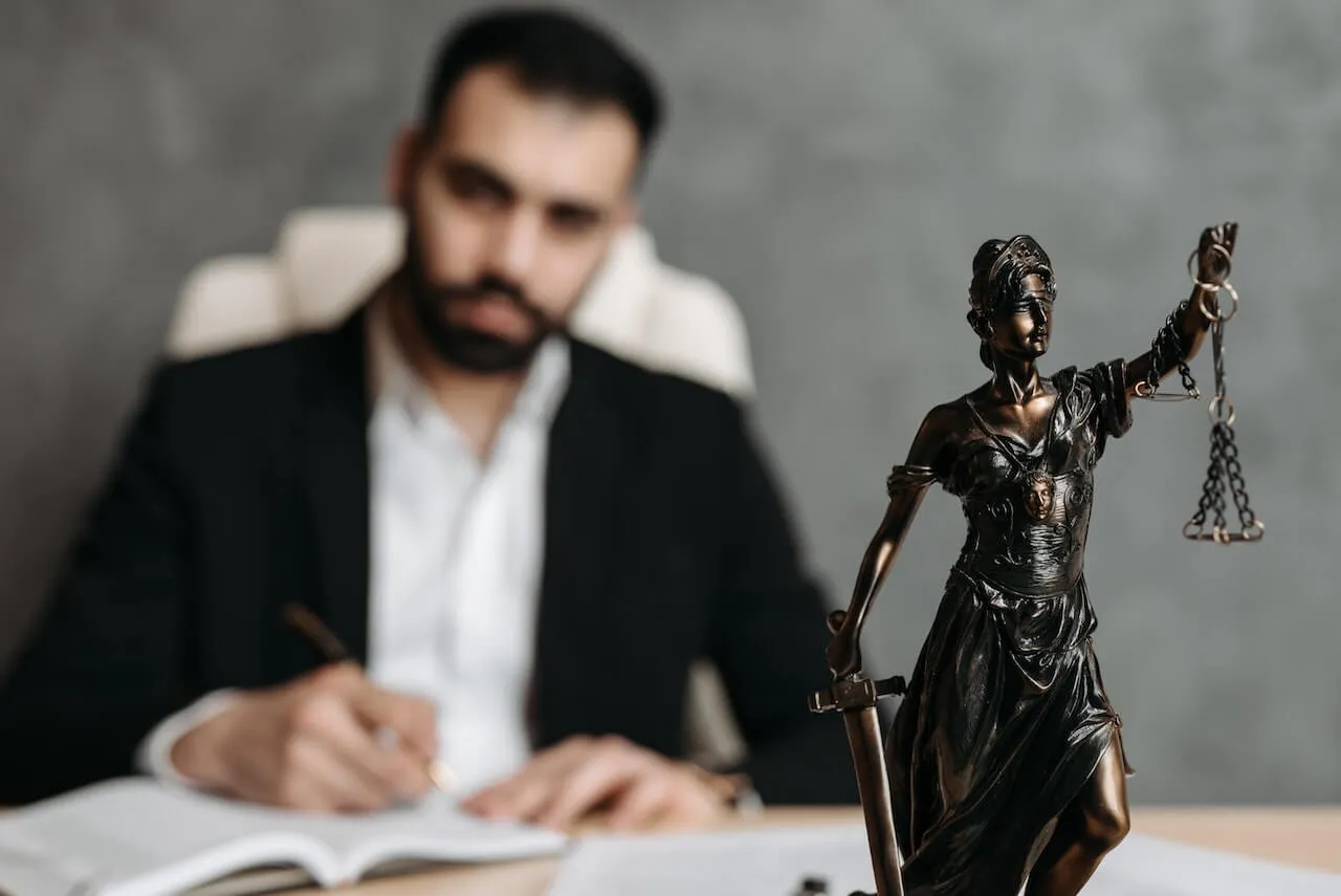 Zdjęcie Czy kredyt we frankach jest legalny? Odkryj prawne zagrożenia dla kredytobiorców