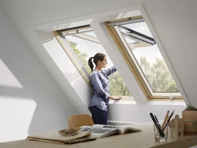Zdjęcie Skuteczne sposoby na wyciszenie okna dachowego i redukcję hałasu