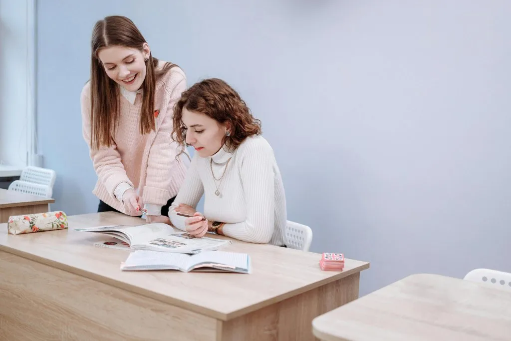 Zdjęcie Czy po studiach podyplomowych można uczyć w szkole średniej? Sprawdź wymagania