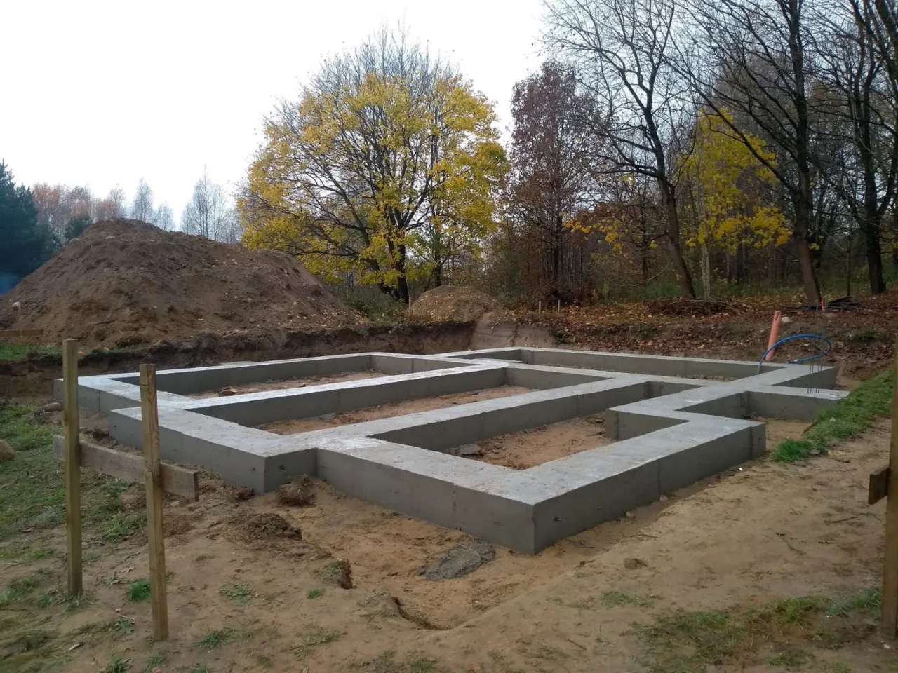 Zdjęcie Jak zabezpieczyć fundamenty na zimę, aby uniknąć kosztownych szkód