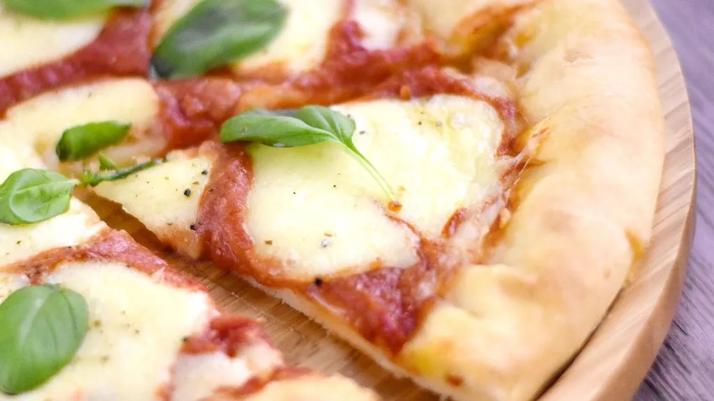 Zdjęcie Ma&icirc;trisez la p&acirc;te &agrave; pizza &eacute;paisse et moelleuse : ma recette infaillible