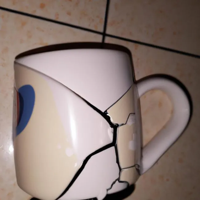 Zdjęcie Jak skutecznie skleić kubek ceramiczny - najlepsze metody i kleje