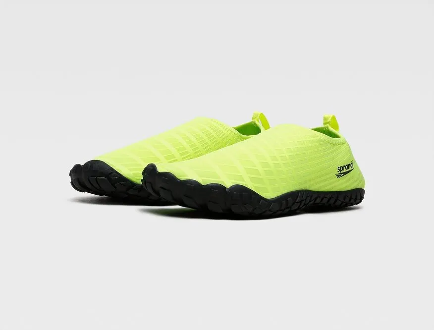 Zdjęcie Buty do wody: Jaki model wybrać? Poradnik i przegląd rodzaj&oacute;w