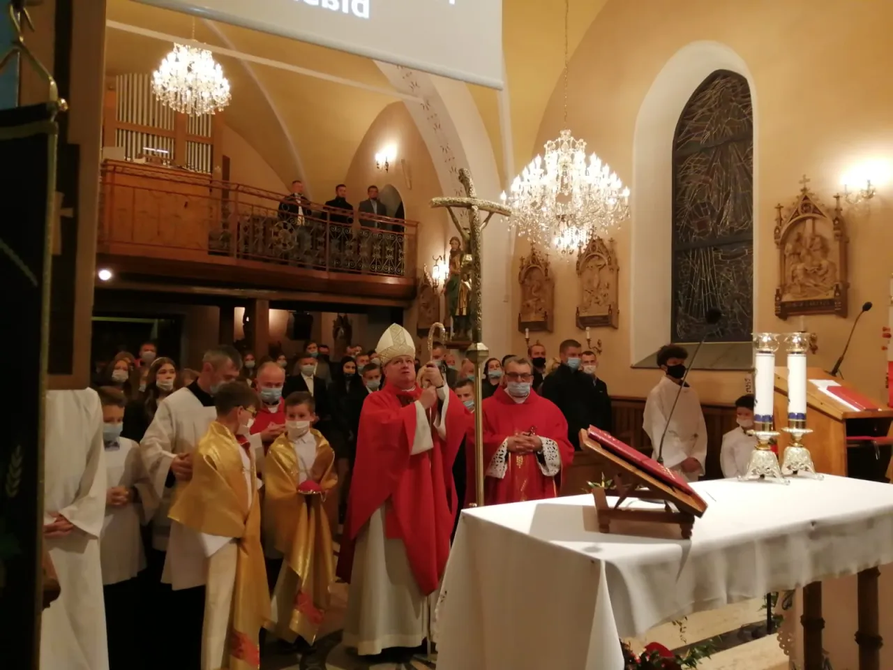 Zdjęcie Kto udziela sakramentu bierzmowania i dlaczego to takie ważne?