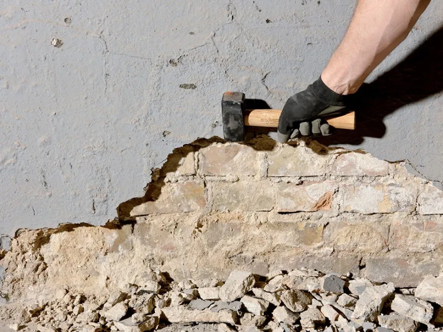 Zdjęcie Jak usunąć tynk dekoracyjny? Praktyczny przewodnik DIY krok po kroku