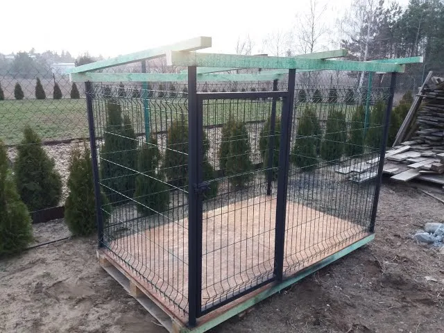 Zdjęcie Kojec dla psa DIY: Budowa krok po kroku Komfort i bezpieczeństwo