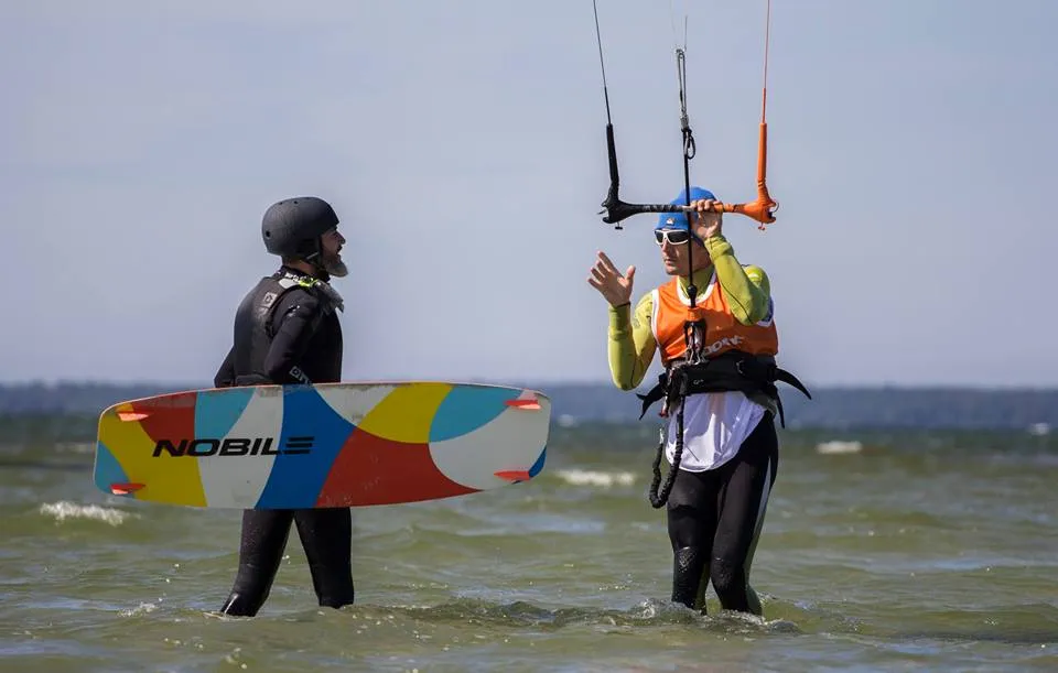 Zdjęcie Ile trwa nauka kitesurfingu? Sprawdź, co wpływa na czas kursu