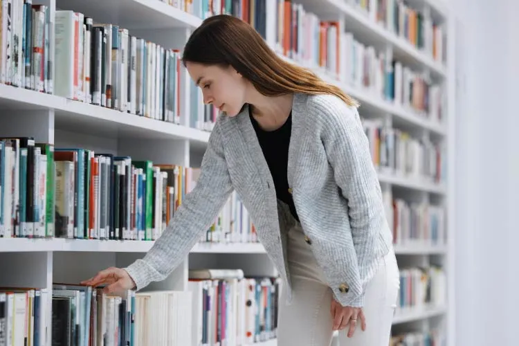 Zdjęcie Czy słuchacz szkoły policealnej ma status ucznia? Oto co musisz wiedzieć