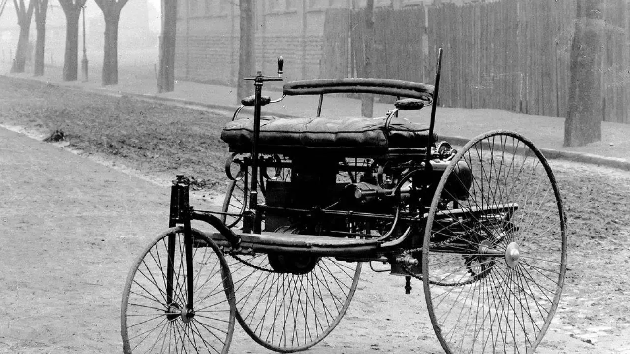 Zdjęcie Kto wynalazł pierwszy samochód? Odkryj fascynującą historię motoryzacji