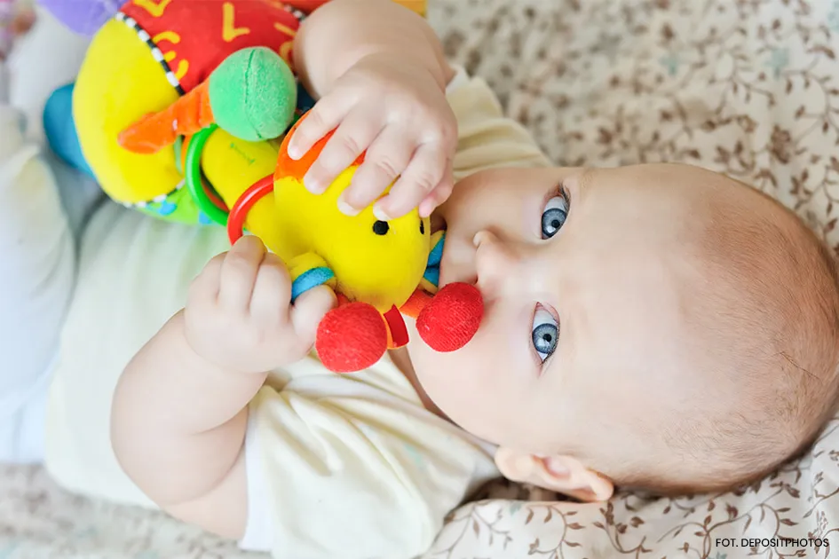 Zdjęcie Jaki gryzak dla 3 miesięcznego dziecka zapewni bezpieczeństwo i ulgę?