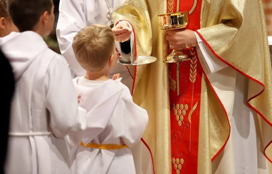 Zdjęcie Dlaczego warto przyjmować komunię świętą i jak zmienia życie duchowe