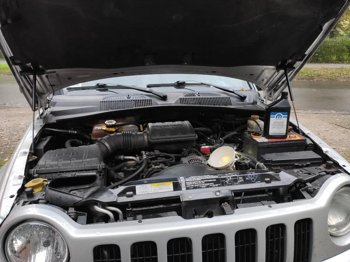 Zdjęcie Wymiana rozrządu w Jeep Liberty 3.7 - co ile kilometrów unikniesz awarii