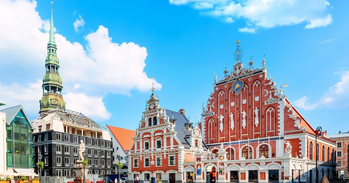 Zdjęcie Jaką walutę warto zabrać do Rygi - kompletny poradnik płatności 2025