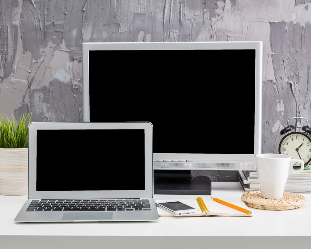 Zdjęcie Czy da się podłączyć monitor do laptopa? Proste sposoby i porady